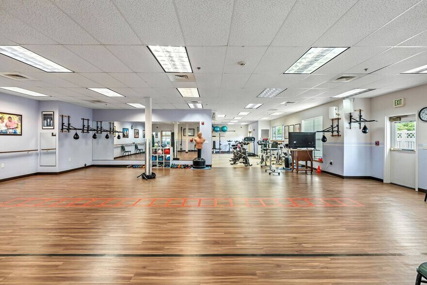 More Photos Of 905 Skylark Pl, Ashland Healthcare For Sale