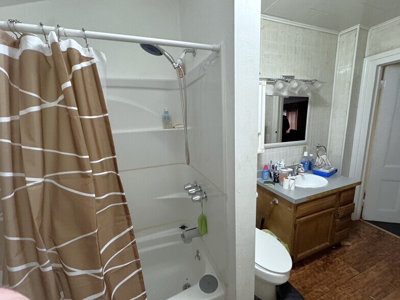 More Photos Of 28 Frederick St, Binghamton Office Residential For Sale
