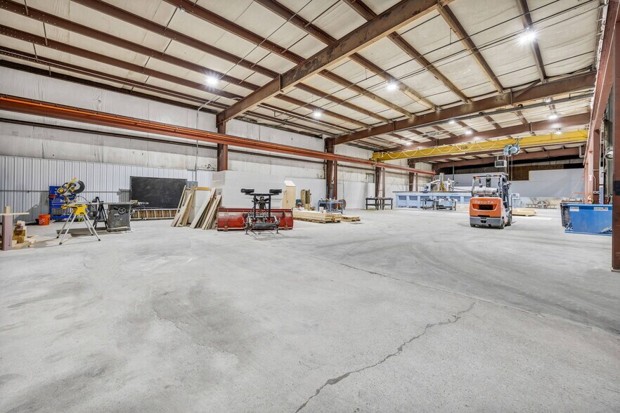 More Photos Of 3027 Nationwide Pky, Brunswick Warehouse For Lease