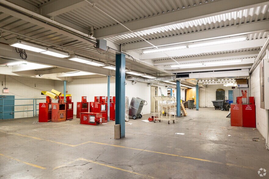 More Photos Of 825 W 6th St, Pueblo Light Distribution For Sale