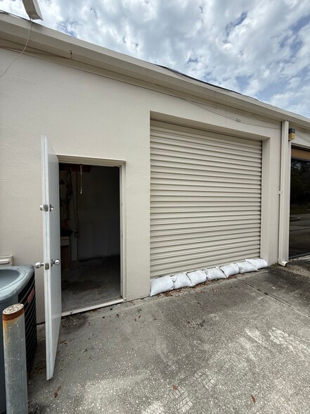 More Photos Of 1748 Independence Blvd, Sarasota Light Manufacturing For Lease