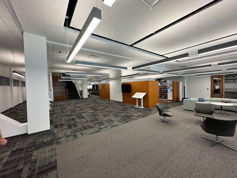 More Photos Of 150 Peabody Pl, Memphis Office For Lease