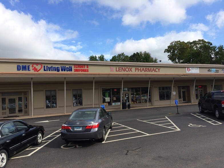 More Photos Of 283-307 E Center St, Manchester Storefront For Lease