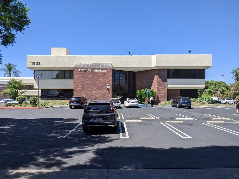 More Photos Of 1902 Royalty Dr, Pomona Medical For Lease