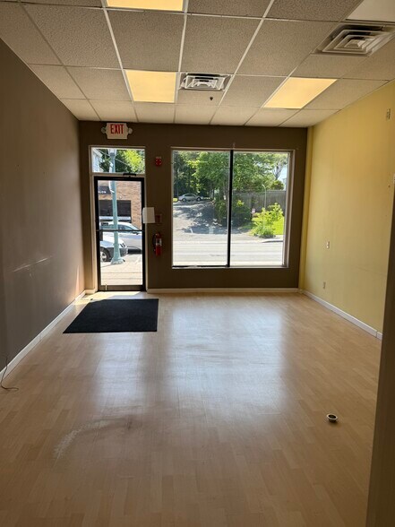 More Photos Of 161 S Middletown Rd, Nanuet Storefront For Lease