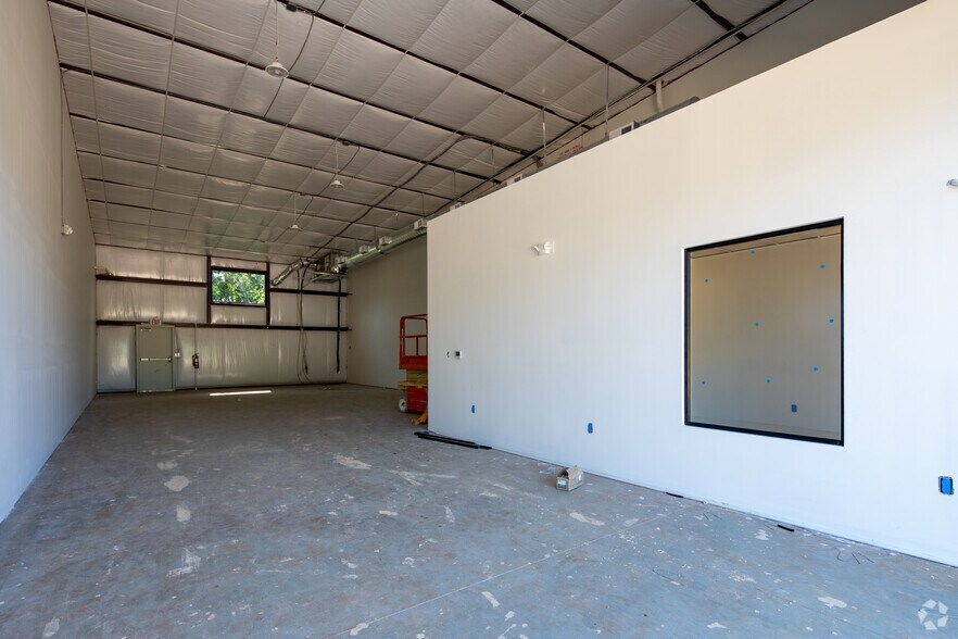 More Photos Of 564 Blake Bottom Road, Huntsville Showroom For Lease