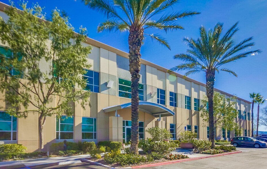 More Photos Of 27240 W Turnberry Ln, Valencia Office For Sale