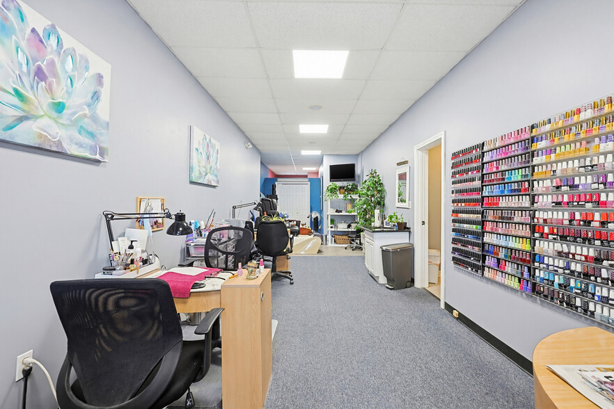 More Photos Of 800 Washington St, Holliston Storefront Retail Residential For Sale