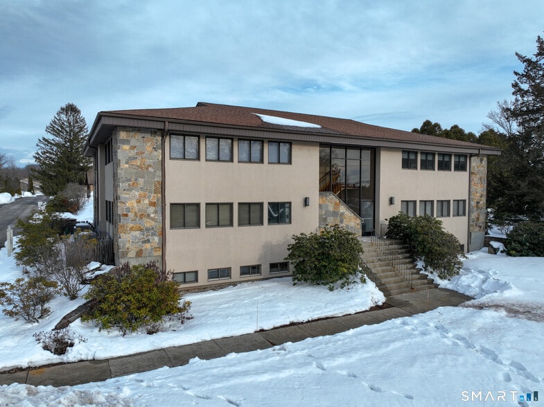 More Photos Of 160 Oak St, Glastonbury Office For Sale