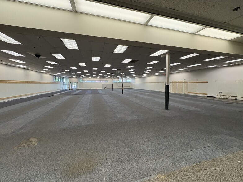 More Photos Of 1155 Fuller Ave NE, Grand Rapids Drugstore For Lease