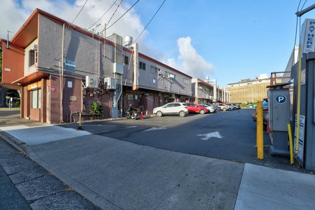 More Photos Of 1413-1427 King St, Honolulu Unknown For Lease