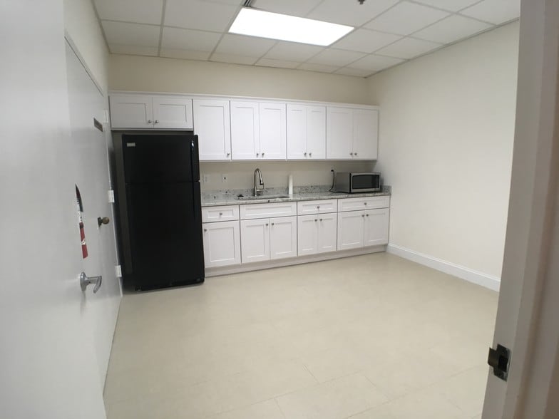 More Photos Of 7535 Little River Tpke, Annandale Office Residential For Sale