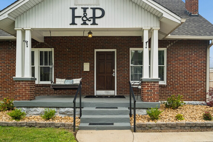 More Photos Of 207 University Ave, Lebanon Office For Sale