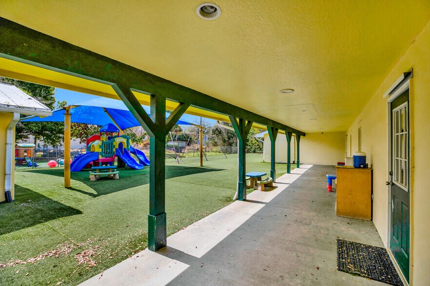 More Photos Of 1285 6th Ave, Vero Beach General Retail For Sale