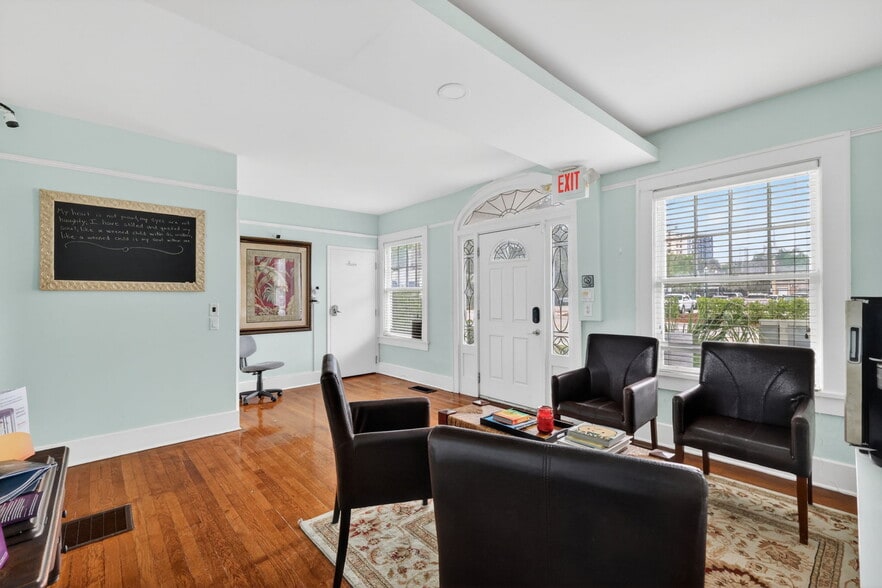 More Photos Of 142 E Gore St, Orlando Medical For Sale