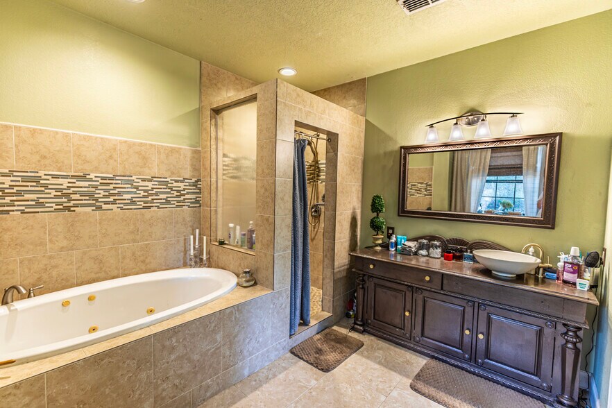 More Photos Of 7710 TX-36, Bellville Specialty For Sale