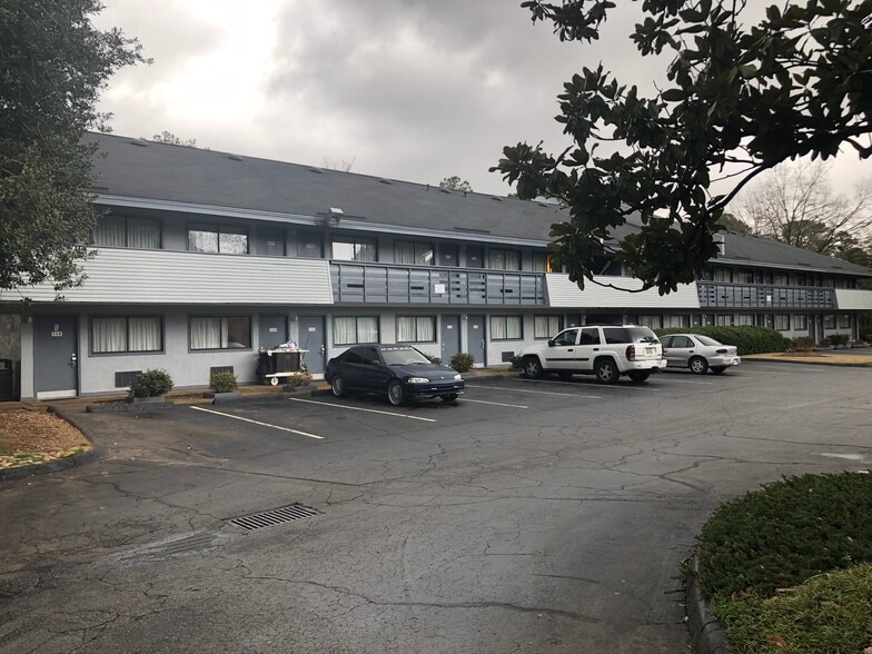 More Photos Of 2471 Old National Pky, College Park Hotel For Sale