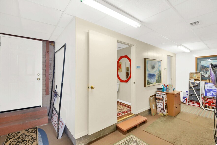 More Photos Of 202 N Main St, Taylor Loft Creative Space For Sale