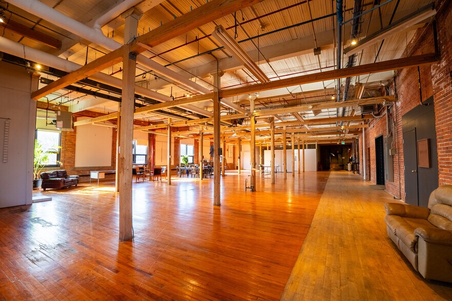 More Photos Of 110 Rue De La Rivière, Bedford General Retail For Lease