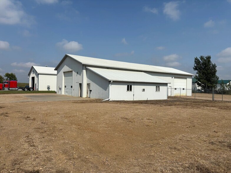 Primary Photo Of 26070 Brower Cir, Hartford Industrial For Lease