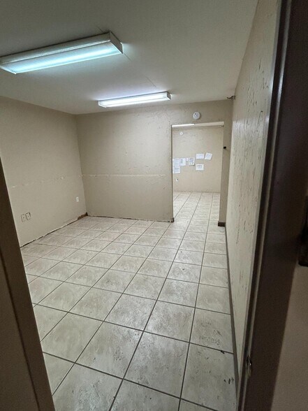 More Photos Of 2245 Whitfield Ind Way, Sarasota Warehouse For Lease