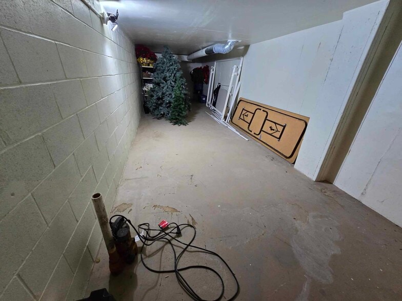 More Photos Of 661 N County Road 25A, Troy Daycare Center For Lease