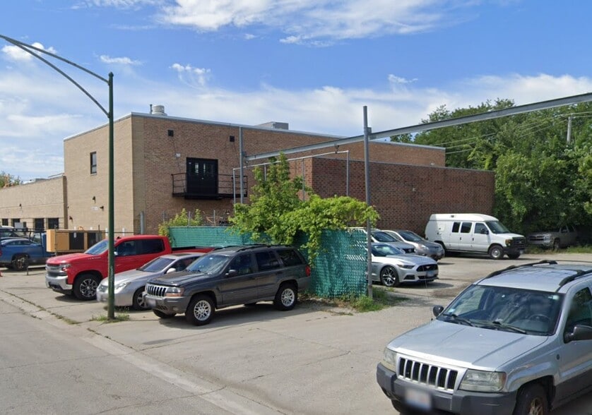 More Photos Of 3300-3306 N Knox Ave, Chicago Warehouse For Lease