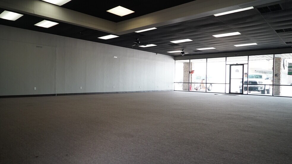 More Photos Of 1208 S FM 51, Decatur Unknown For Lease