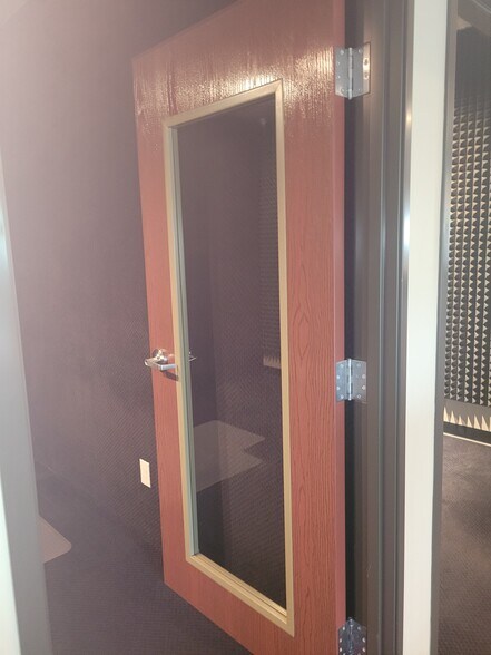 More Photos Of 116 County Line Rd W, Westerville Loft Creative Space For Sale