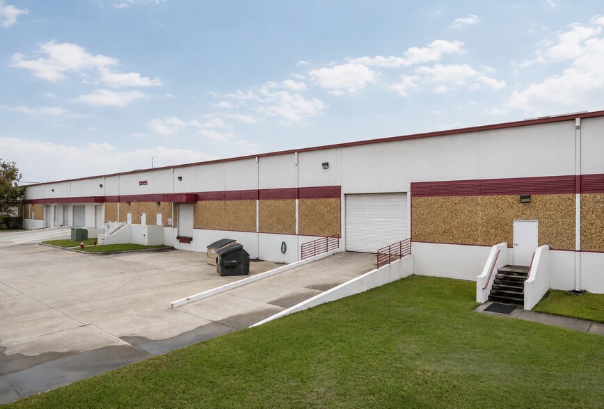 More Photos Of 12955 Starkey Rd, Largo Light Manufacturing For Lease