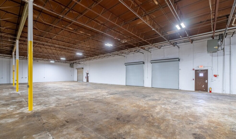 More Photos Of 5070 Minola Dr, Stonecrest Distribution For Lease