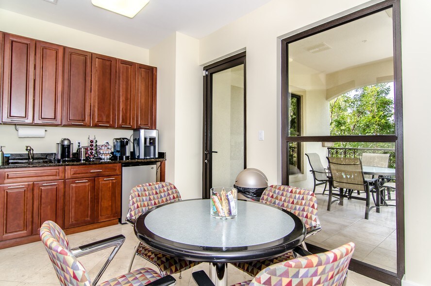 More Photos Of 862-868 102nd Ave N, Naples Office For Sale