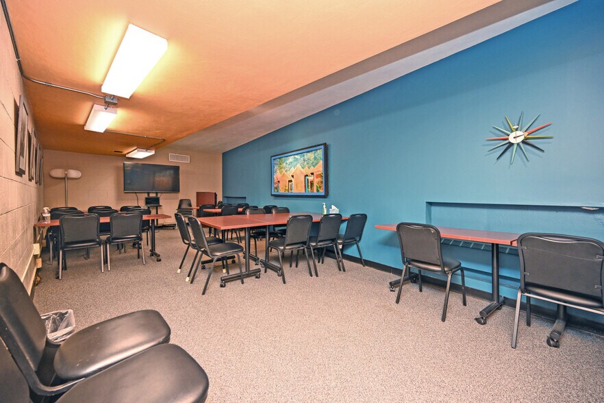 More Photos Of 1440 Main St, Cincinnati Office For Sale