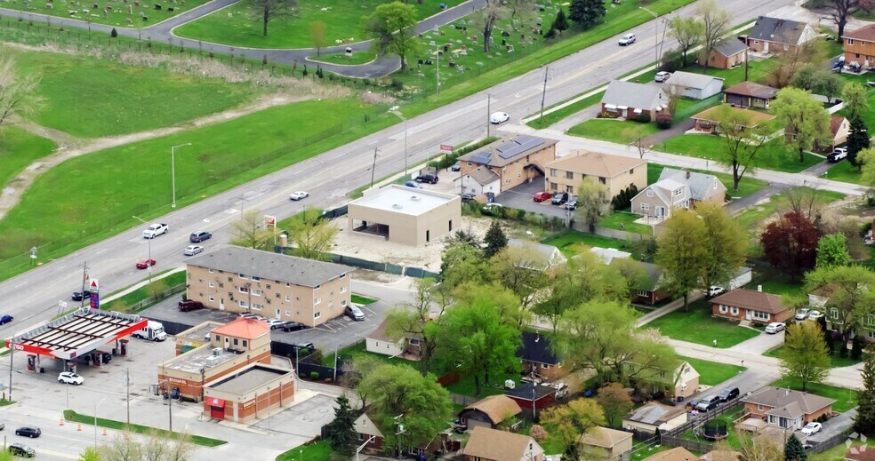 Primary Photo Of 7901 S 87th St, Justice Freestanding For Lease