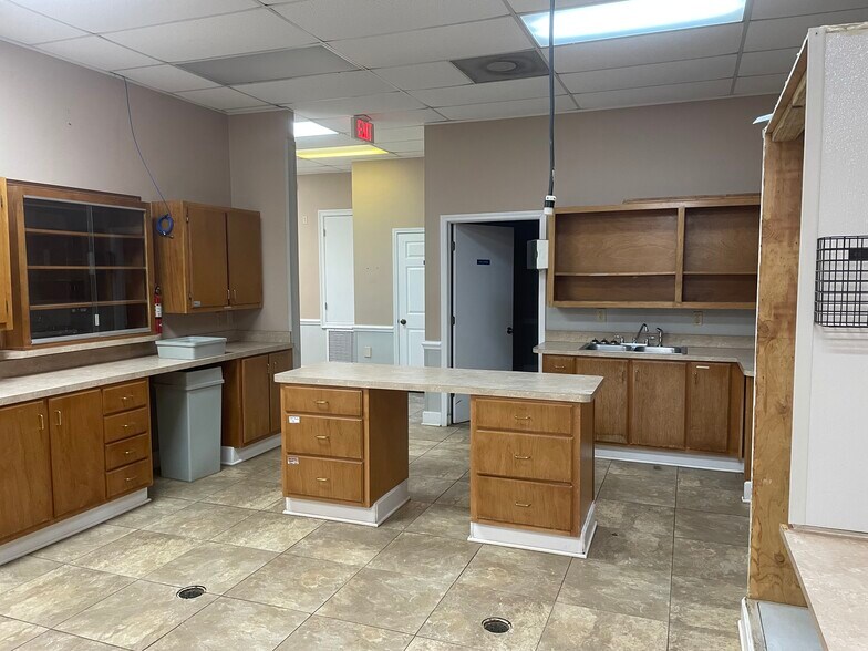 More Photos Of 75 Schillinger Rd S, Mobile General Retail For Lease