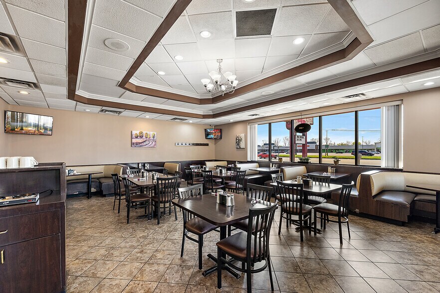 More Photos Of 37116 S Groesbeck Hwy, Clinton Township Restaurant For Sale