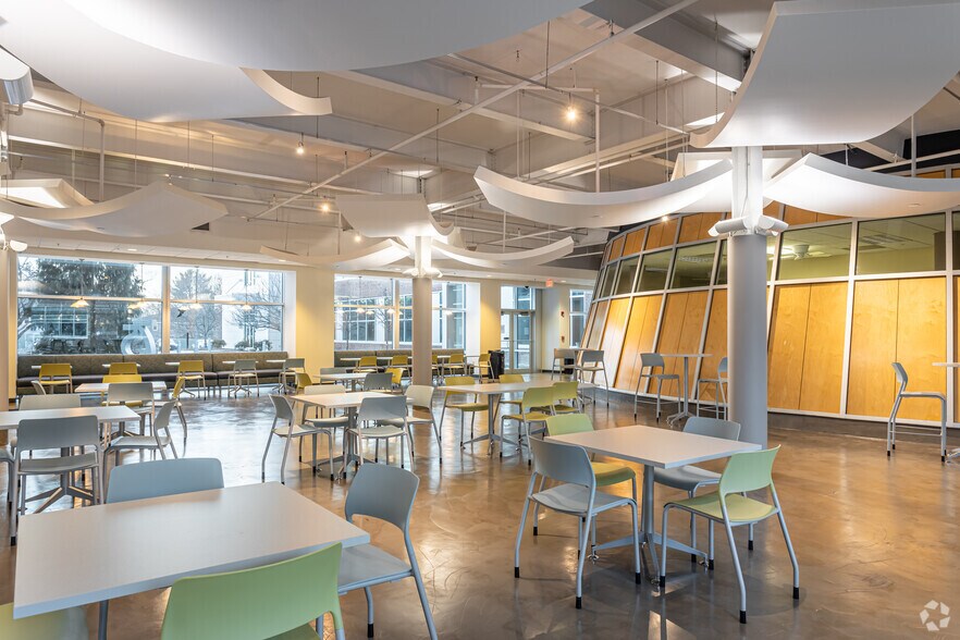 More Photos Of 75 Sylvan St, Danvers Unknown For Lease