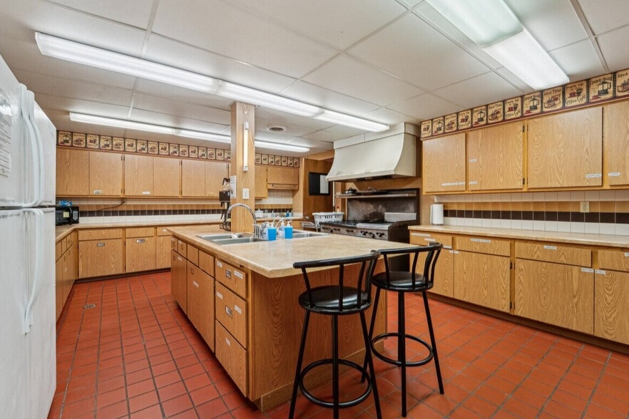 More Photos Of 2720 Kesting Ct, Appleton Religious Facility For Sale