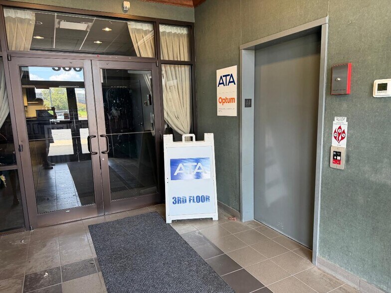 More Photos Of 300 Southtown Blvd, Owensboro Office For Lease