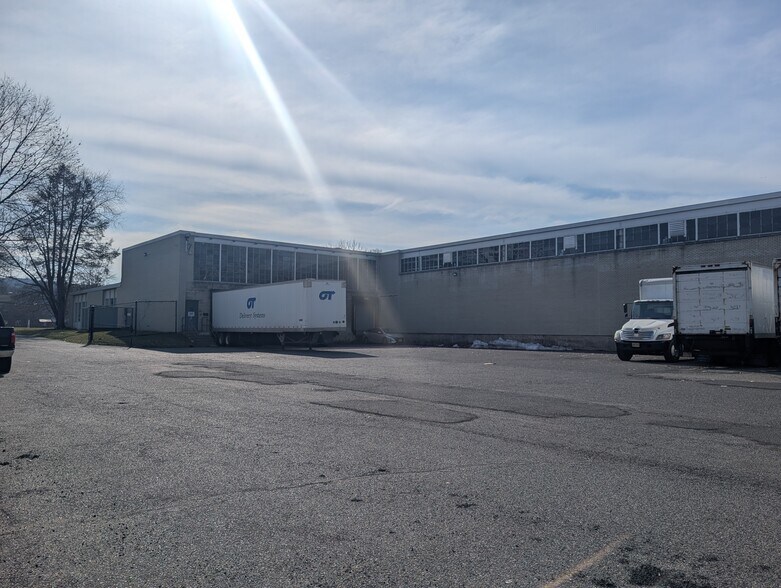 More Photos Of 1 Pond Rd, Rockleigh Warehouse For Lease