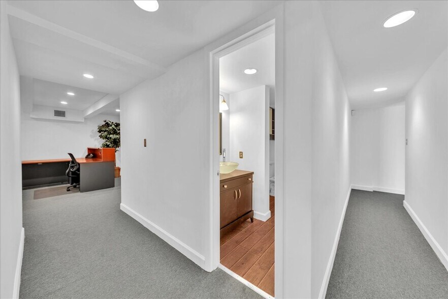 More Photos Of 500 NE 25th St, Pompano Beach Flex For Lease