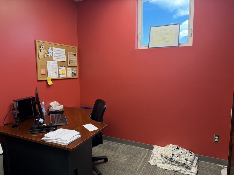 More Photos Of 829 Davis St, Blacksburg Medical For Sale
