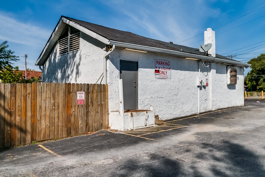 More Photos Of 7016 Page Ave, Saint Louis General Retail For Sale