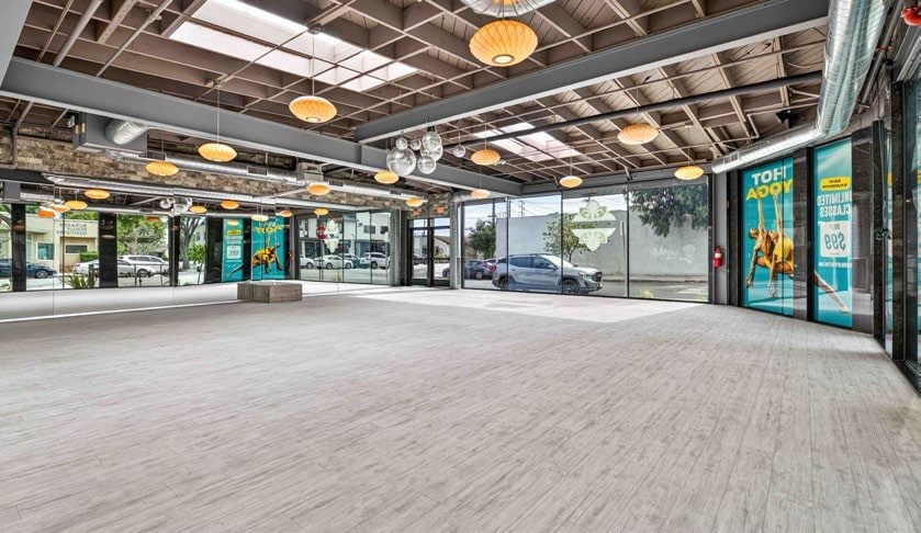 More Photos Of 2316-2320 W Magnolia Blvd, Burbank Storefront Retail Office For Sale