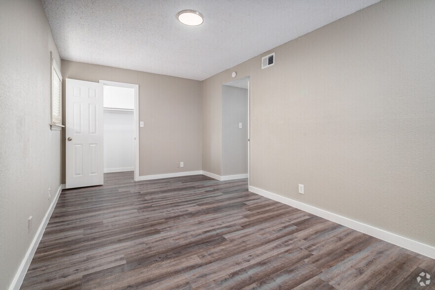 More Photos Of 1404 Moore Ave, Portland Apartments For Sale