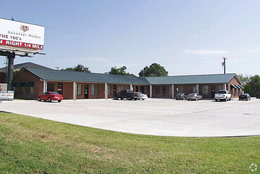 More Photos Of 2002 S Stemmons Fwy, Lake Dallas Office For Lease