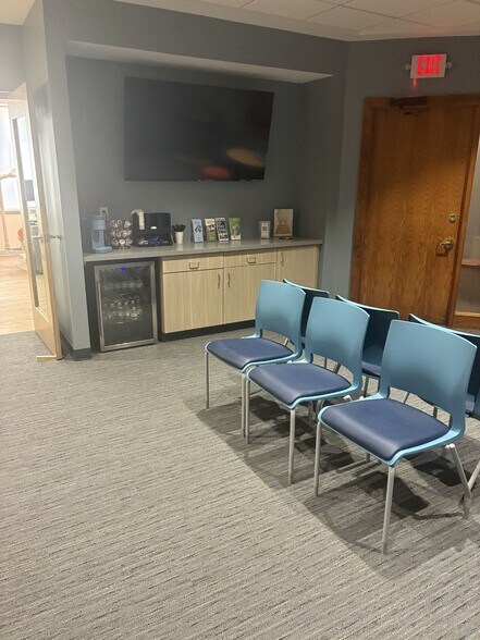 More Photos Of 975 N Mur-Len Rd, Olathe Medical For Sale