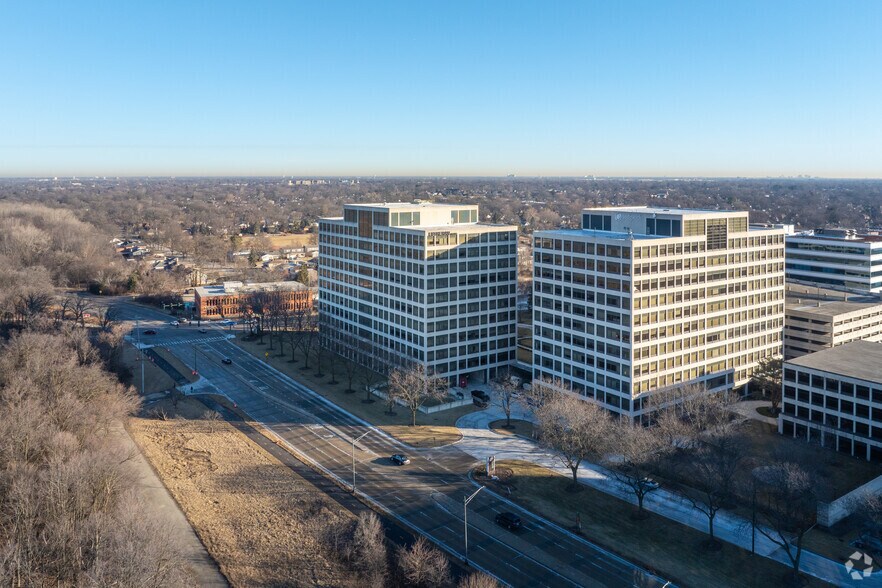 More Photos Of 8765 W Higgins Rd, Chicago Office For Lease