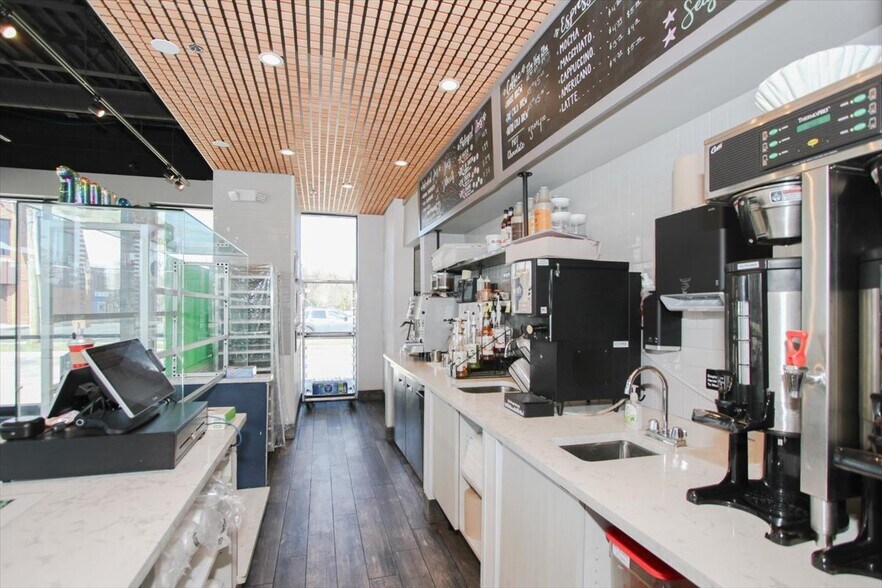 More Photos Of 720 E Rand Rd, Mount Prospect Fast Food For Sale