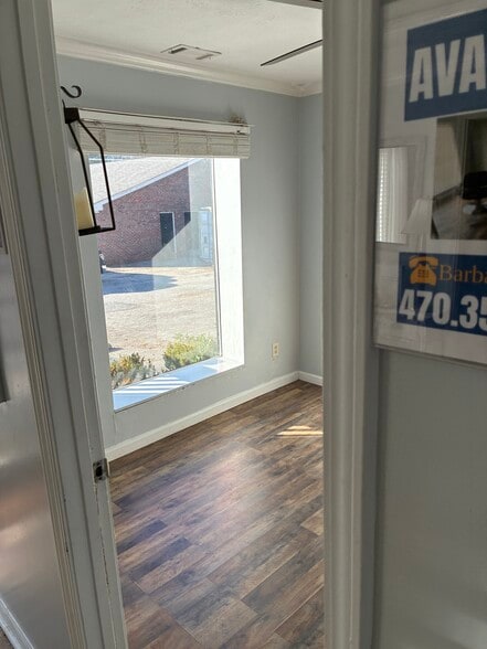 More Photos Of 737 Main St, Stone Mountain Office For Lease